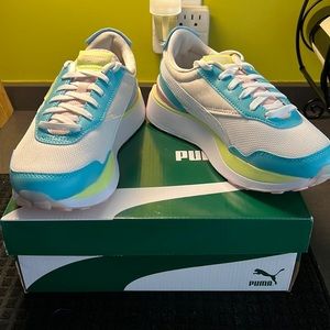 Women’s Puma “cruise rider flair” size 6.5